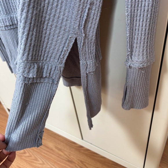 We the Free Free People Gray North Shore Long sleeve Thermal Top - sz M - Picture 5 of 12